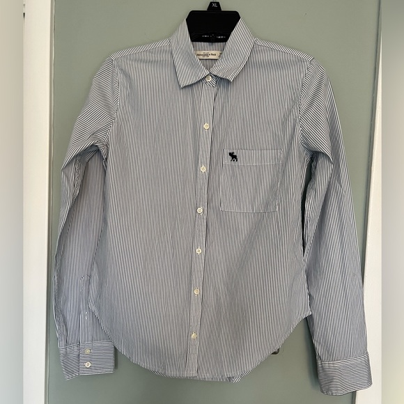 Abercrombie shirt size Xs - Picture 2 of 6